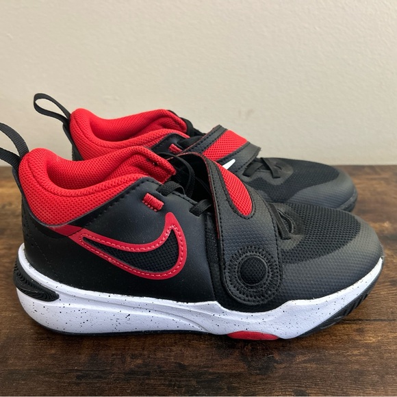 Nike Kids Team Hustle D 11 Boys Basketball Shoes Size 3Y - Picture 1 of 5
